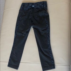 Athleta crop pants in XS - excellent condition